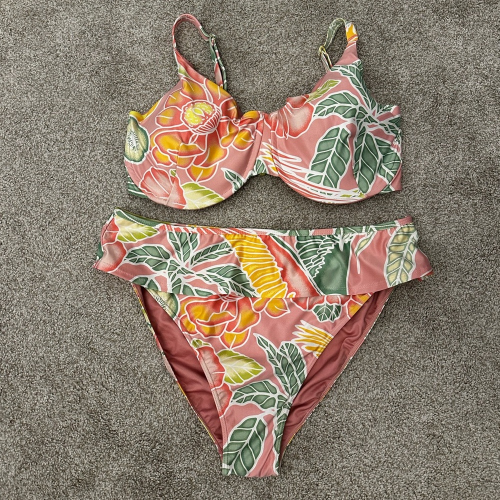 KENNY FLOWERS THE BAHAMAS UNDERWIRE BIKINI TOP & BANDED SPORTY BIKINI BOTTOM